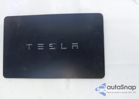 2020 Tesla Model 3 z USA, uszkodzony, nr VIN 5YJ3E1EA2LF784774